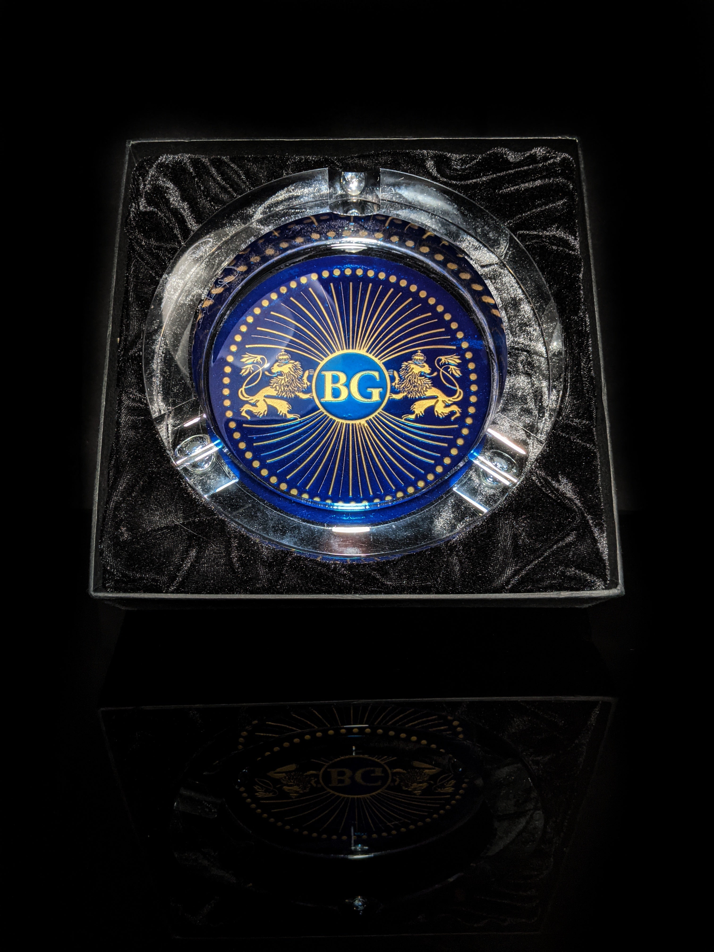 Arturo Fuente custom heavy clear glass ashtray. NIB 7 7/8" Diameter