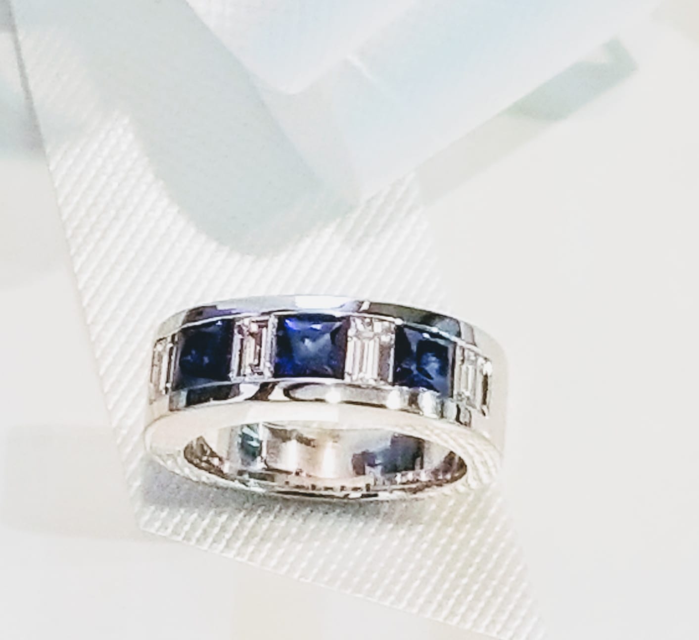 NATURAL SAPPHIRE AND DIAMOND BAGUETTE RING IN 18K WHITE GOLD