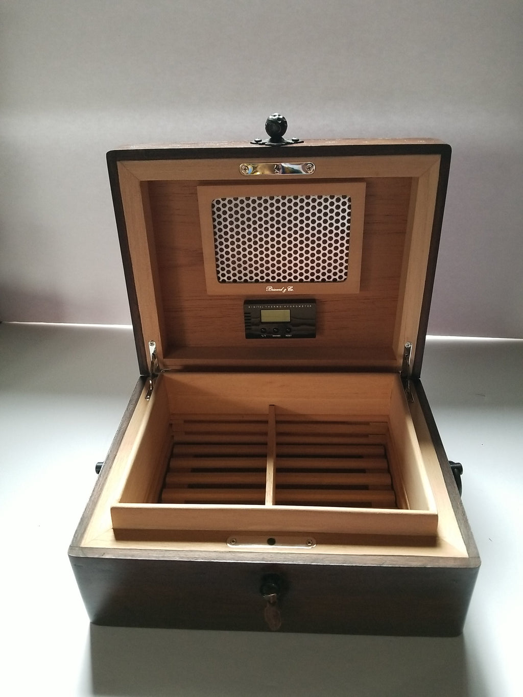 Brizard and Co "Hacienda 30 / 40 count humidor