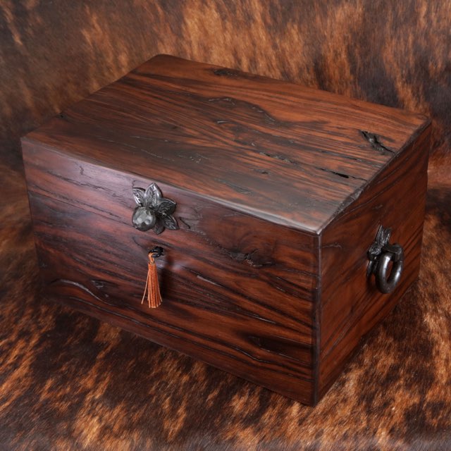 Brizard and Co " Hacienda " humidor 130 / 150 count 16" L x 12" W x 9" H