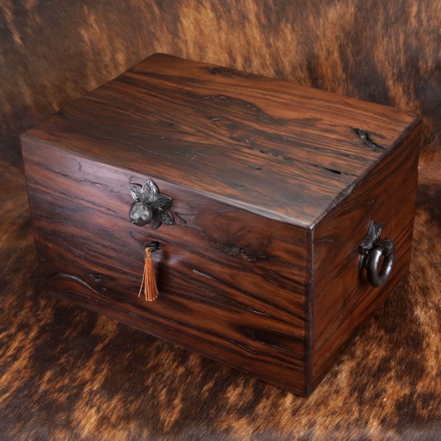 Brizard and Co " Hacienda " humidor 130 / 150 count 16" L x 12" W x 9" H