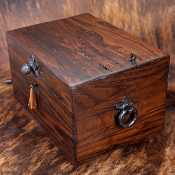 Brizard and Co " Hacienda " humidor 130 / 150 count 16" L x 12" W x 9" H