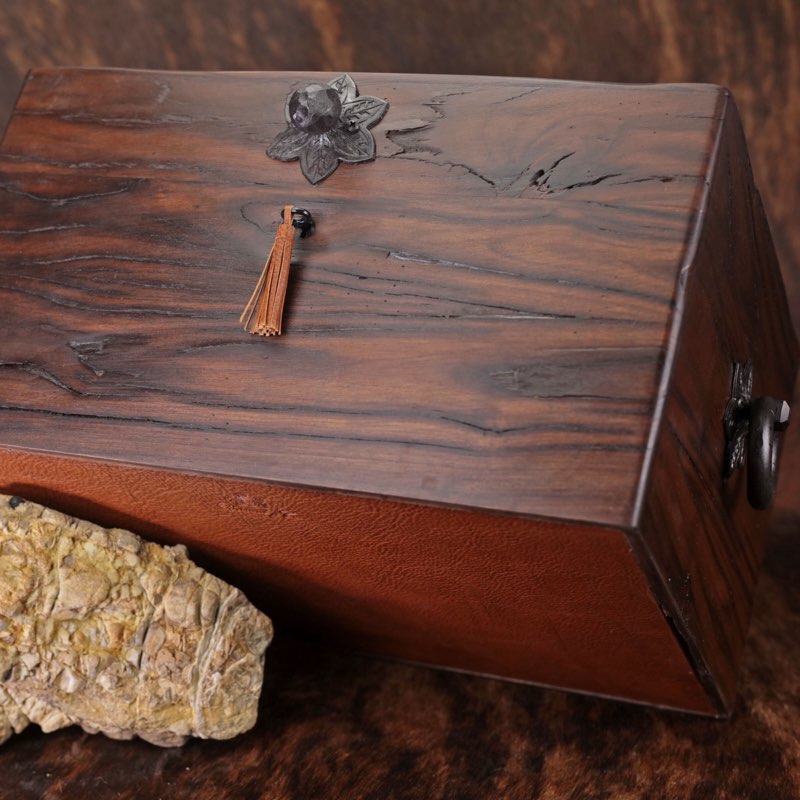 Brizard and Co " Hacienda " humidor 130 / 150 count 16" L x 12" W x 9" H
