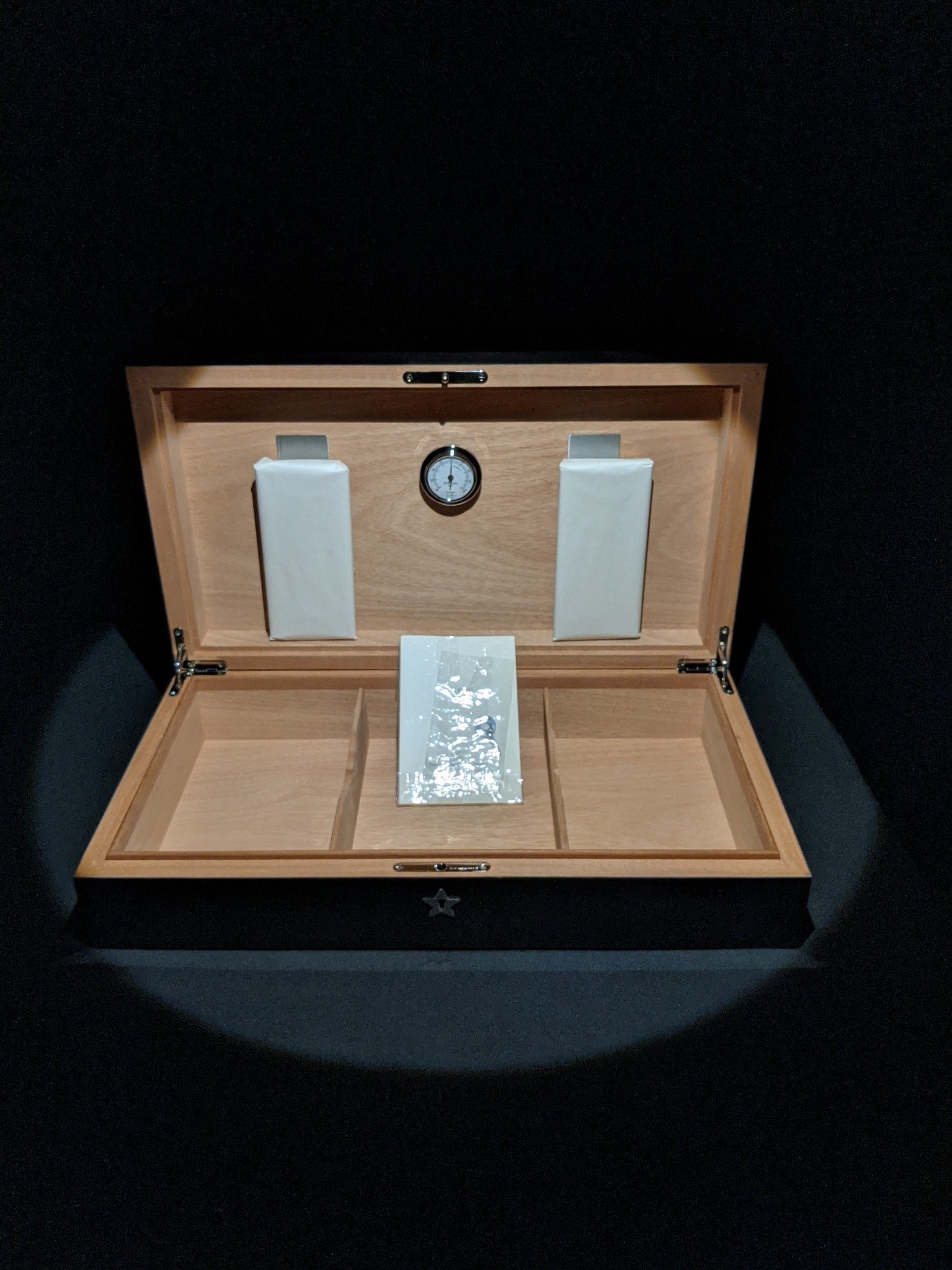 Elie Bleu Stars & Stripes "  Cigar Humidor 110 Count NIB Made in France