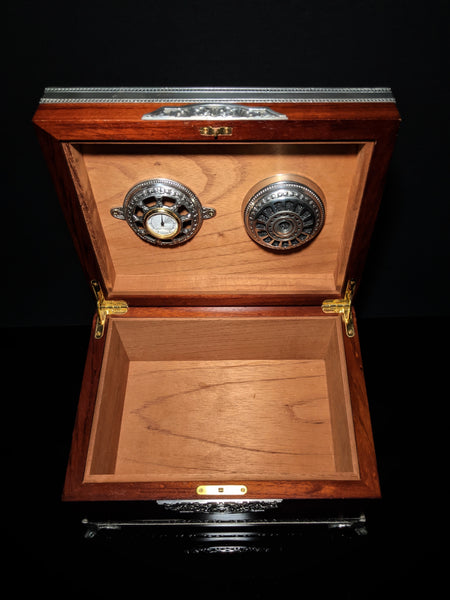 ROYAL SELANGOR  LEAF HUMIDOR BIRDSEYE MAPLE