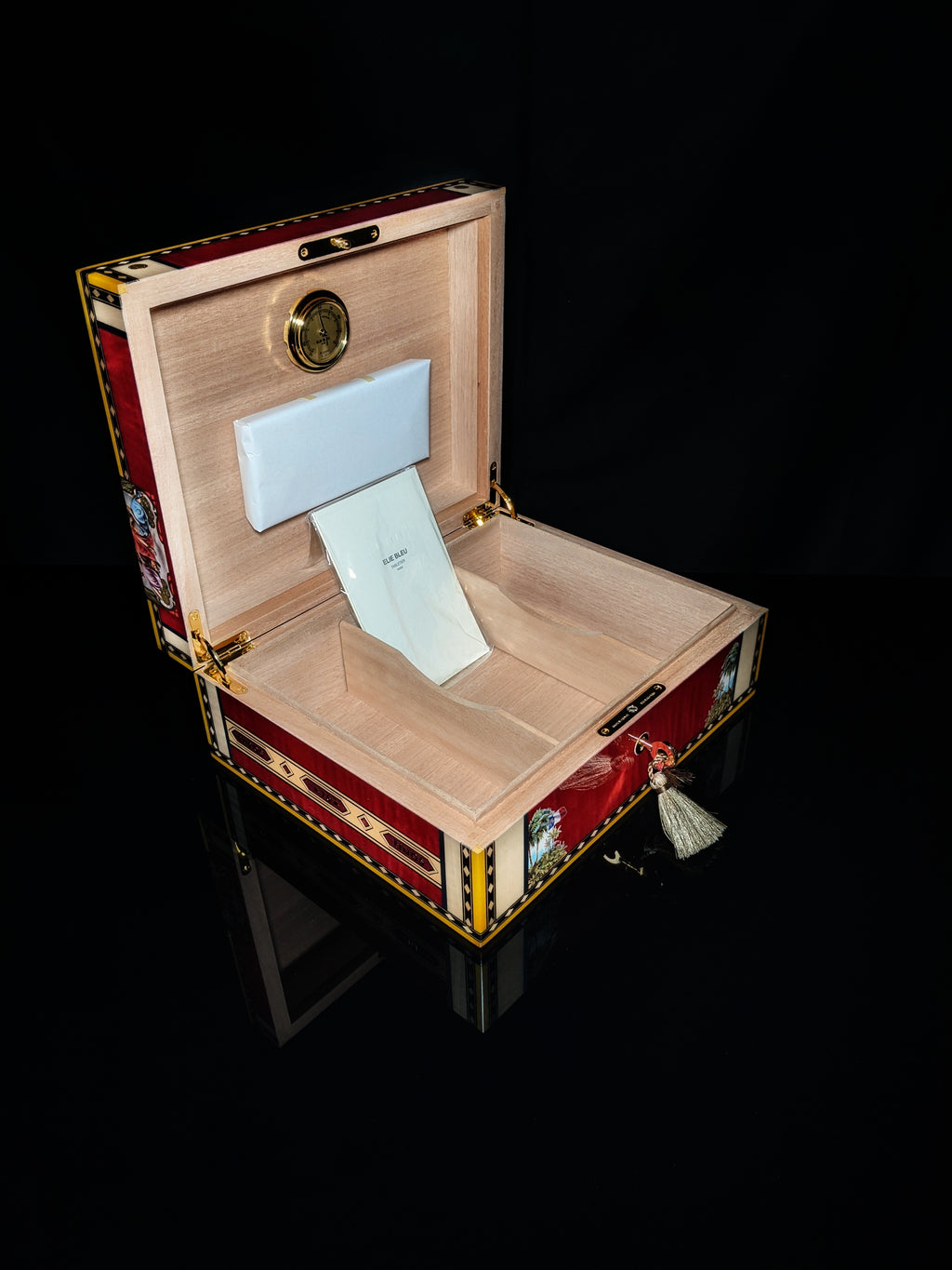 Elie Bleu Alba Red Sycamore Humidor 75 count