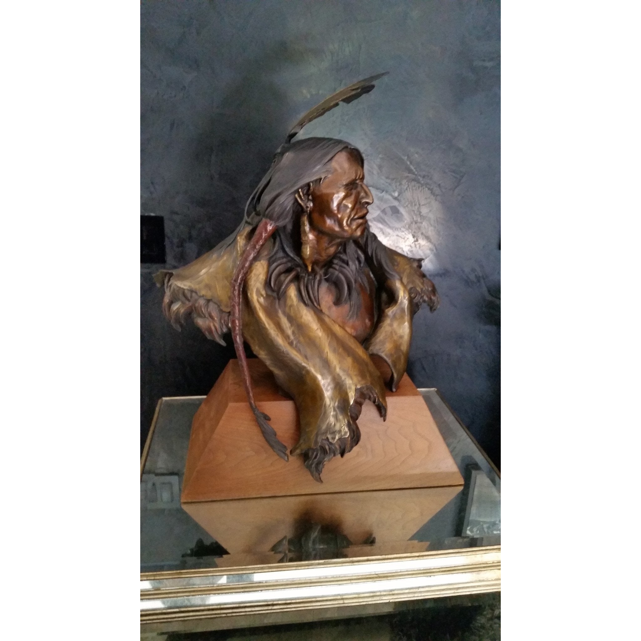 Dan Garrett Bronze " Glance to the Past"