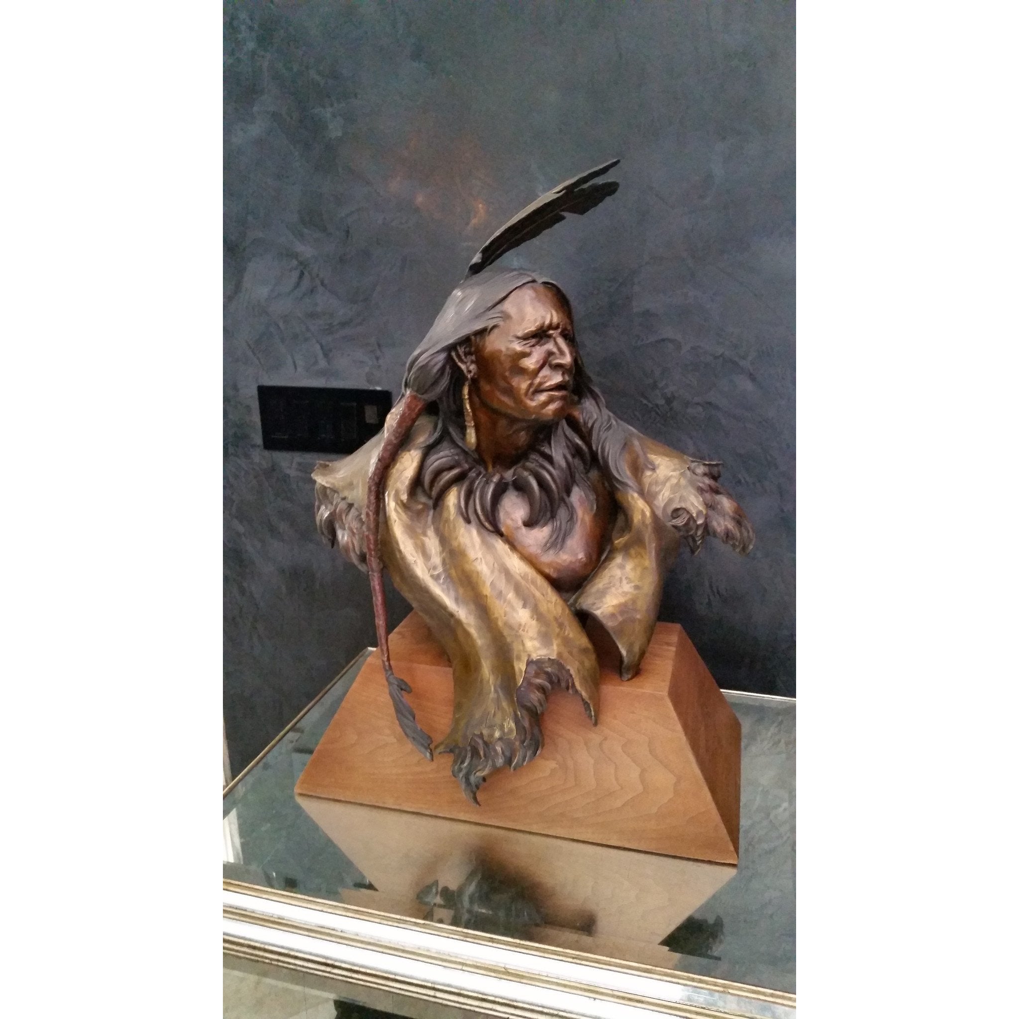 Dan Garrett Bronze " Glance to the Past"